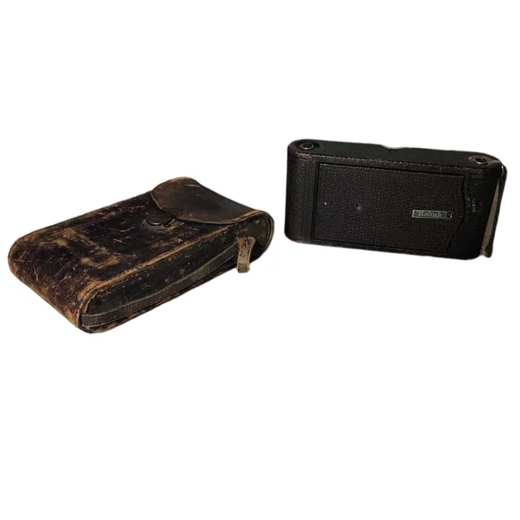 Vintage camera set Kodak Vintage Cameras in Black and Silver - Picture 8 of 16